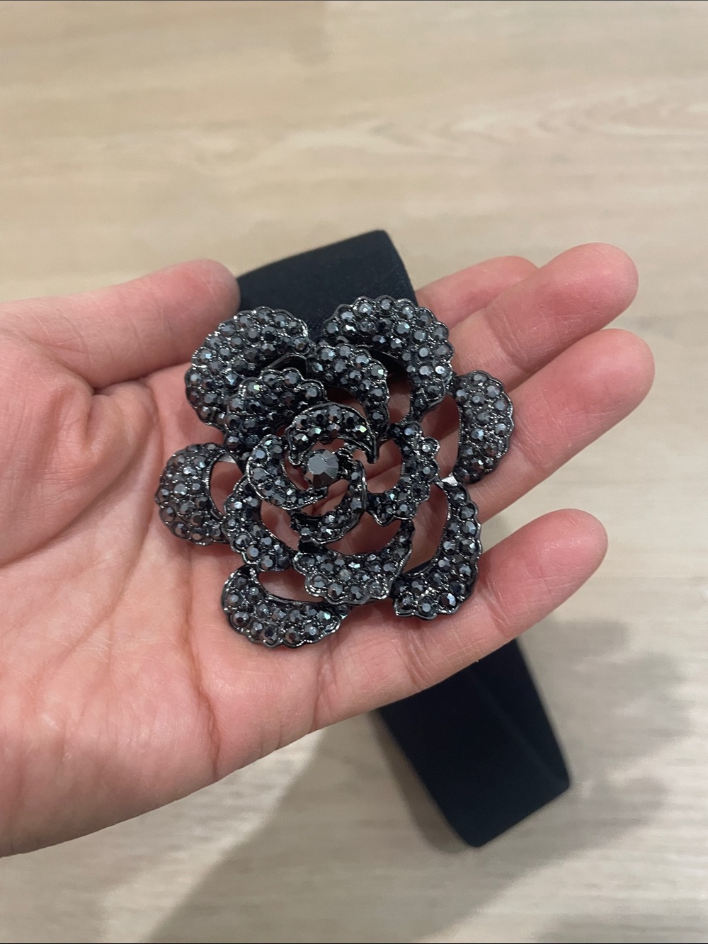 BCBGMaxAzria Black Stretch Waist Belt with Sparkling Flower Buckle - Picture 4 of 5